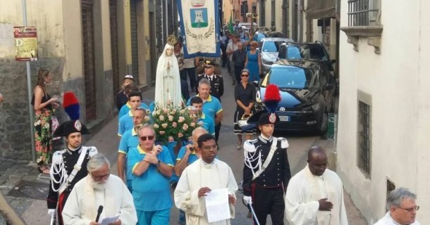 Una grande partecipazione alla processione del centenario