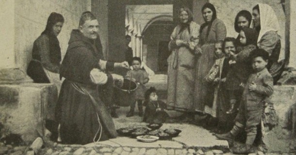 Una bella foto sulla pagina di Facebook: la distribuzione della zuppa al Convento