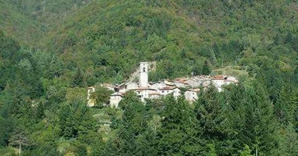 Cena in piazza a Vallico Sotto per la Misericordia