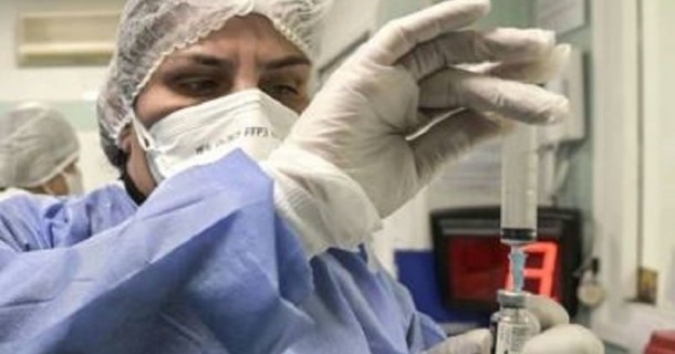 VACCINO, TERZA DOSE PER GLI OPERATORI SANITARI